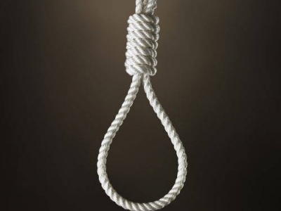 Cadavru descoperit în grădina unui bărbat care s-a spânzurat 5 | MyTex.ro