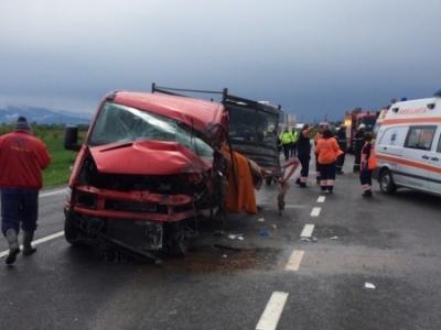BRAȘOV. Accident mortal la Viștea de Sus. A fost implicat un autocar plin cu pasageri. GALERIE FOTO 11 | MyTex.ro