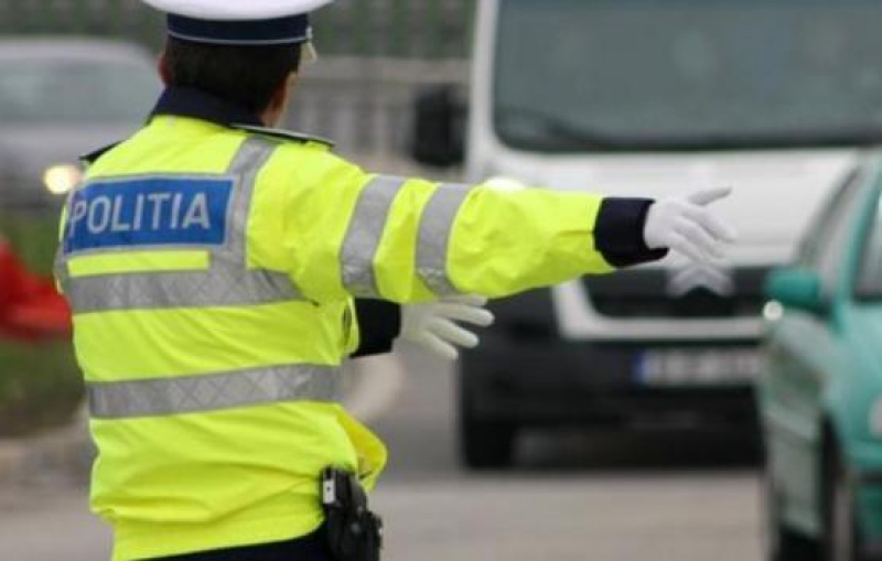 Accident cu patru mașini implicate pe DN 1! O bandă, BLOCATĂ! 6 article_436247_1.jpg