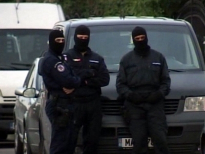Percheziţii la traficanţi de droguri. Poliţiștii au găsit dovezi importante 5 | MyTex.ro