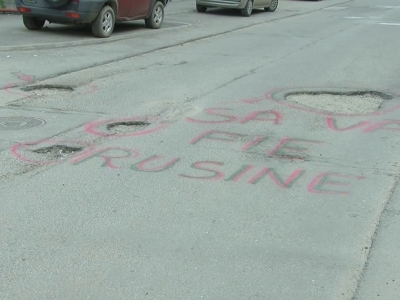 BRAȘOV. Gropi „colorate”, de nervi, pe șosea!!! 7 | MyTex.ro