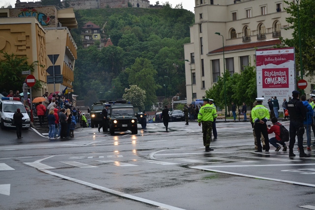 BRAȘOV. Desant american în Livada Poștei - galerie foto (I) 45 article_436445_10.jpg