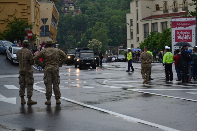 BRAȘOV. Desant american în Livada Poștei - galerie foto (I) 42 article_436445_13.jpg