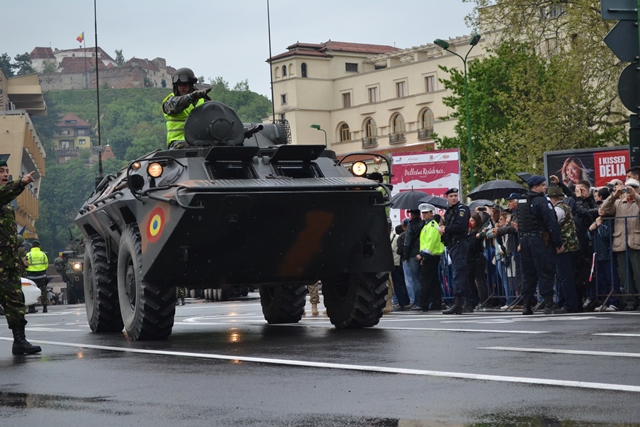 BRAȘOV. Desant american în Livada Poștei - galerie foto (I) 54 article_436445_17.jpg