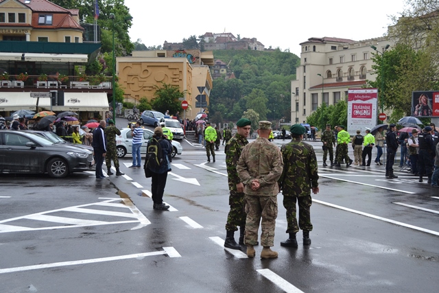 BRAȘOV. Desant american în Livada Poștei - galerie foto (I) 53 article_436445_2.jpg