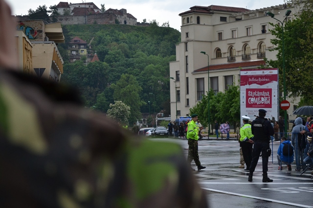 BRAȘOV. Desant american în Livada Poștei - galerie foto (I) 47 article_436445_8.jpg