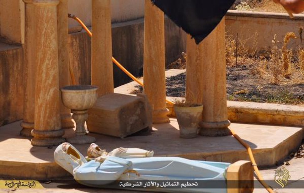 FOTO-ȘOC. În Mosul, jihadiștii distrug... 33 article_436562_7.jpg