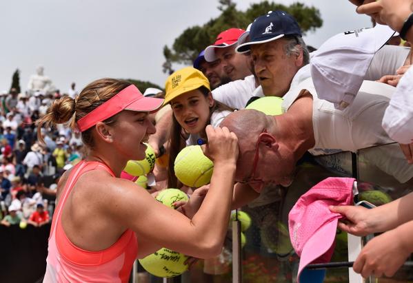 FABULOS. Autograf inedit oferit de Simona Halep 9 article_436572_2.jpg