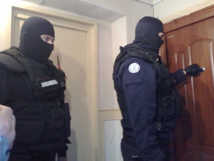 ACȚIUNE. 80 de percheziţii la o grupare de contrabandiști de ţigări 5 | MyTex.ro