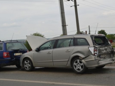 Accident în lanț! Se circulă cu dificultate! 5 | MyTex.ro