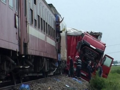 Șofer mort după un IMPACT CU TRENUL! 5 | MyTex.ro