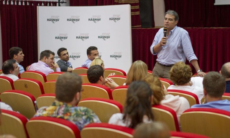 BRAȘOV. „Rebelii creează istoria, dar cine sunt, de fapt, rebelii de astăzi?” 5 | MyTex.ro