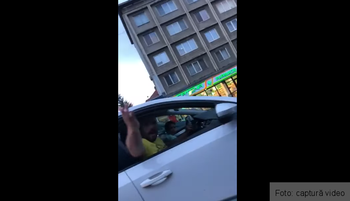 Poliția BRAȘOV s-a autosesizat în cazul copilului filmat la volan 5 | MyTex.ro