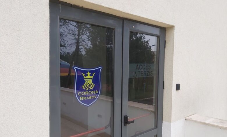 BRAŞOV. HAOS LA CORONA. Scene nedemne pentru un club profesionist. „M-a ameninţat că răstoarnă biroul pe mine” 7 | MyTex.ro