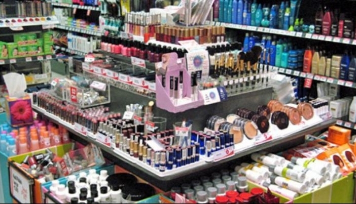 BRAȘOV. Au furat dintr-un magazin cosmetice de 2.500 de lei 5 | MyTex.ro