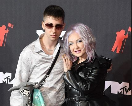 Băiatul cântăreței Cindy Lauper a fost arestat 5 | MyTex.ro