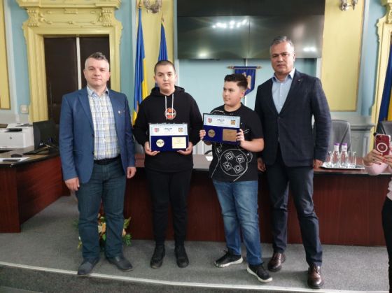 BRAȘOV. Doi copii curajoși, răsplătiți cu titlul „Pro Urbe” 9 | MyTex.ro