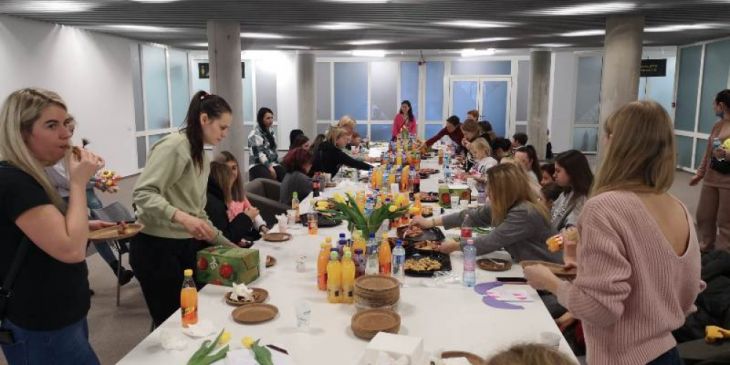 BRAȘOV. A fost 8 Martie și pentru femeile refugiate din Ucraina (GALERIE FOTO) 23 | MyTex.ro