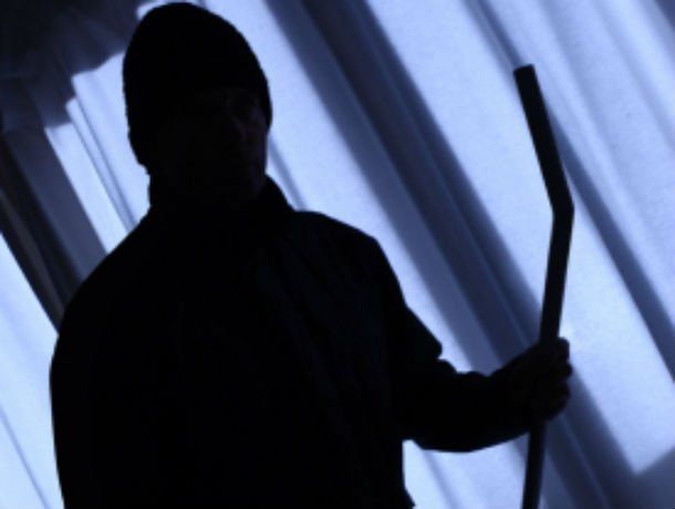 BRAȘOV. Hoț prins, în toiul nopții, în curtea unei case 5 | MyTex.ro