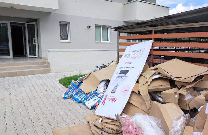 BRAȘOV. Cu gunoiul în fața blocului! Primăria a răspuns, dar... 3 | MyTex.ro