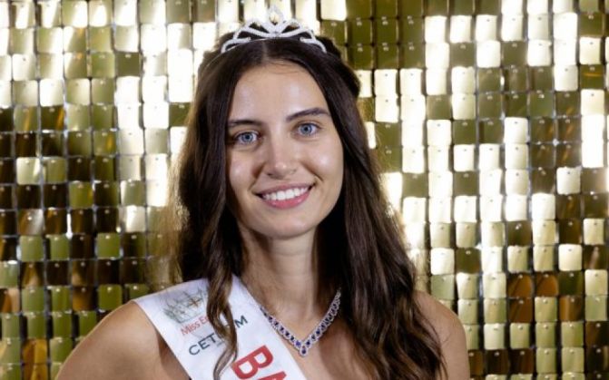 O tânără de 20 de ani vrea să obțină titlul de „Miss Anglia" fără machiaj 7 | MyTex.ro