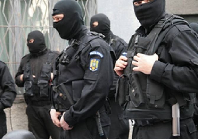 Percheziții la locuințele unor polițiști | MyTex.ro