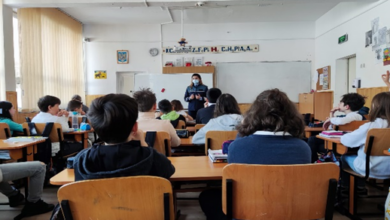 Doi elevi sub 14 ani | MyTex.ro