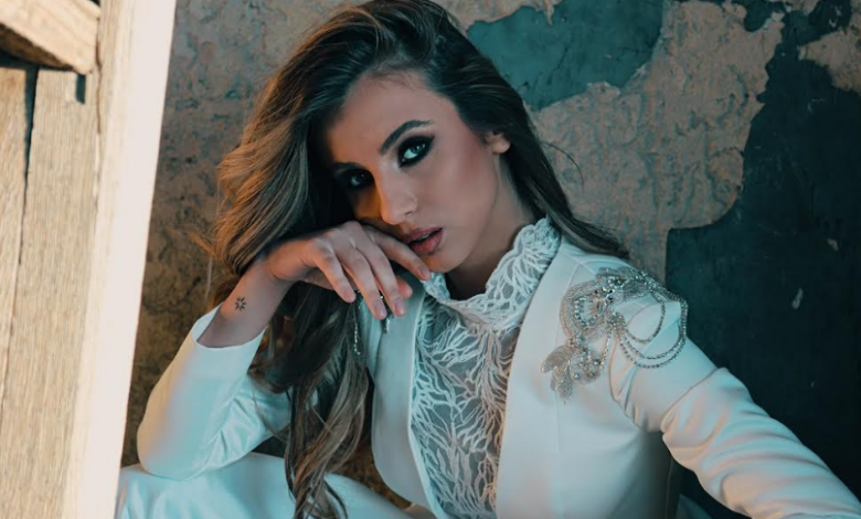 Strălucește cu adevărat în ziua nunții cu ajutorul unei rochii de mireasă cu pietre! 7 | MyTex.ro