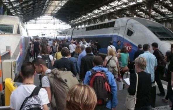 MAE a emis o atenţionare de călătorie pentru Franţa 5 | MyTex.ro