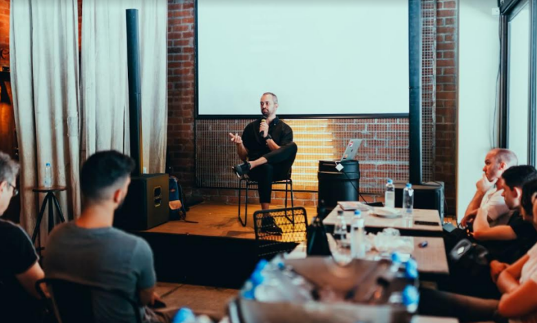 Înscrie-te la un curs de public speaking și pregătește-te de... aplauze la scenă deschisă! 7 | MyTex.ro