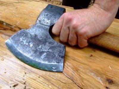 Agresor împușcat după ce a atacat cu toporul o echipă de intervenție, în județul Brașov 3 Agresor | MyTex.ro