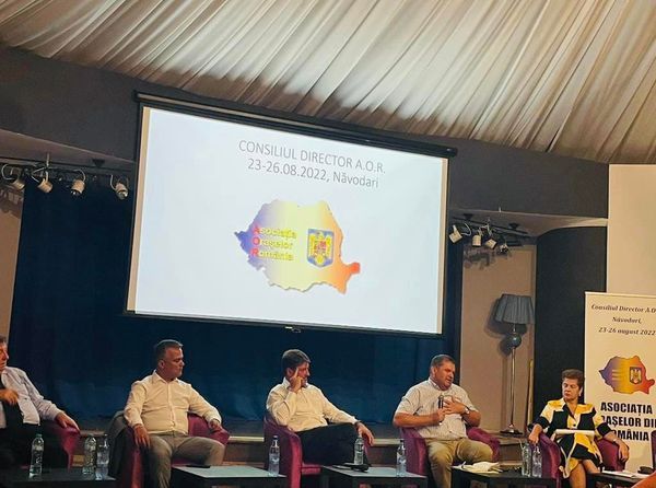 BRAȘOV. Adrian Veștea și Cseke Attila, invitați la ședința AOR 3 | MyTex.ro