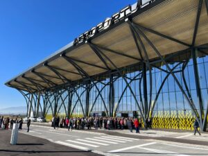 Seniorii braşoveni în vizită la Aeroport | MyTex.ro