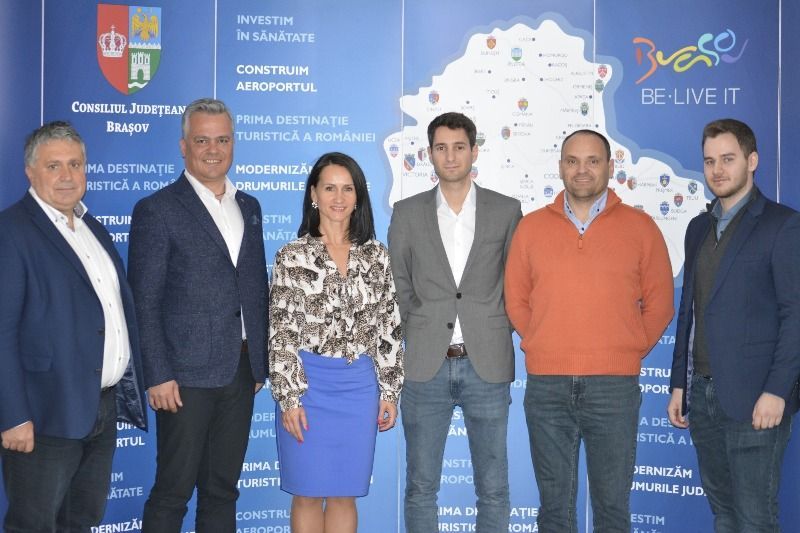 BRAȘOV. Oficiali din conducerea Wizz Air, la Aeroportul Internaţional 6 vizita.jpg