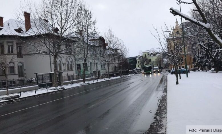 Primăria Brașov: De aseară, s-a ieșit cu 44 de utilaje de deszăpezire, în Poiană și în oraș / „Îi invităm pe brașoveni să utilizeze...” 5 | MyTex.ro