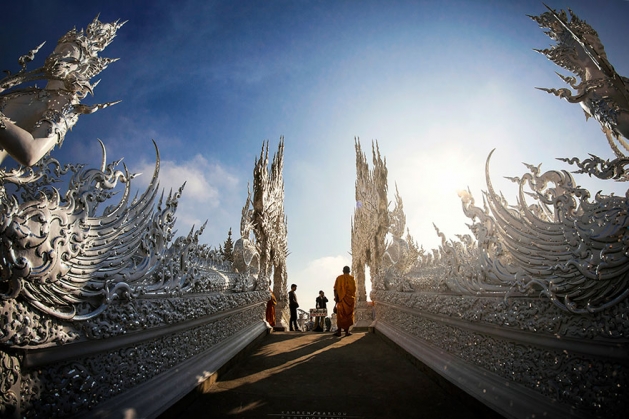white-temple-thailand-10_183852.jpg