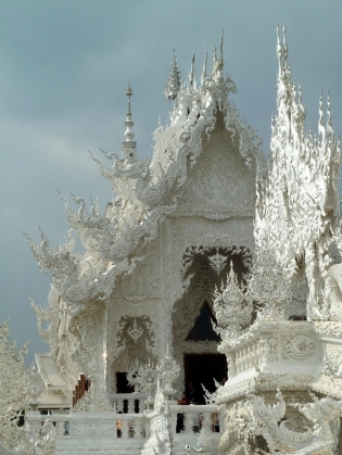 white-temple-thailand-1_183849.jpg