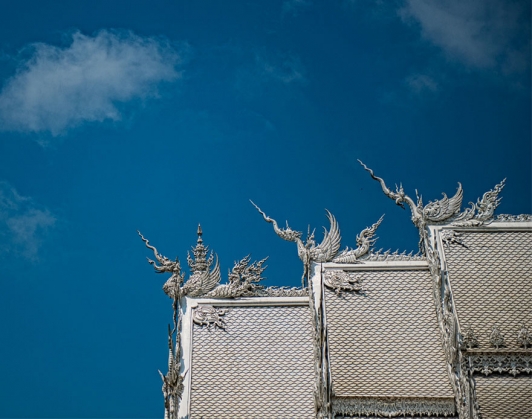 white-temple-thailand-22_183855.jpg