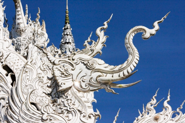 white-temple-thailand-66_183858.jpg