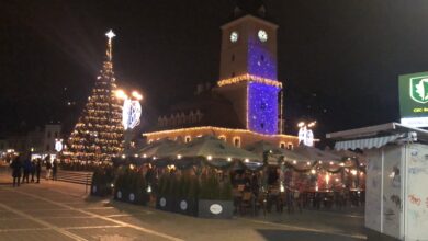terase, Piața Sfatului, iluminat festiv, iluminat Sărbători, Crăciun 2022, terase Brașov, centrul istoric,