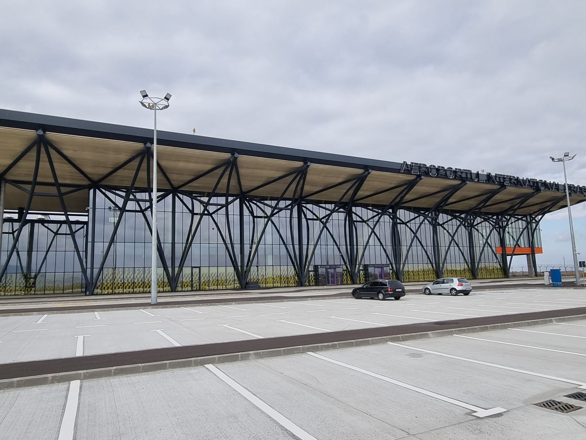 Încep angajările la Aeroportul Braşov | MyTex.ro