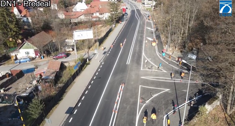 „Pârtie liberă” pe DN1 la Predeal (video) 1 drumari, brașoveni, CNAIR, DRDP Brașov, DN1, blocaj DN1, strada Telefericului, benzi de stocare, benzi de accelerare, sistematizare, lucrări DN1, restricții DN1, covor asfaltic, Braşov, Predeal,