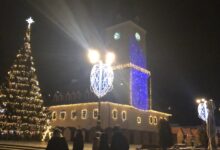 luminițe, luminițe Crăciun, beculețe Crăciun, iluminat Sărbători, festiv, Crăciun 2022, Crăciun 2022 Brașov, Piața Sfatului, centru Brașov, iluminat festiv Brașov, costuri, cheltuieli, becuri LED, top municipii,