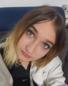 Adolescentă din municipiul Brașov | MyTex.ro