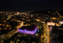 Primăria Brașov, iluminare, iluminată în mov, Ziua Internațională a Persoanelor cu Dizabilități, DGASPC, 3 decembrie, Purple Night Romania, purpuriu, mov,
