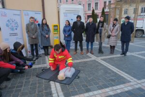 defibrilator, defibrilatoare, Livada Poștei, Piața Sfatului, Caravana cu Medici, dr. Alexandru Covaciu, Allen Coliban, Brașov, DEA, defibrilator Brașov, defibrilator extern automat, defibrilator Livada Poștei, defibrilator Piața Sfatului, dr. Alexandru Covaciu, salvează o viață