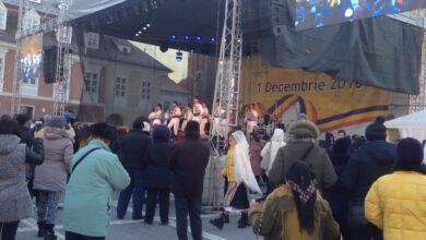 Brașov, 1 Decembrie, spectacol folcloric, Piața Sfatului,
