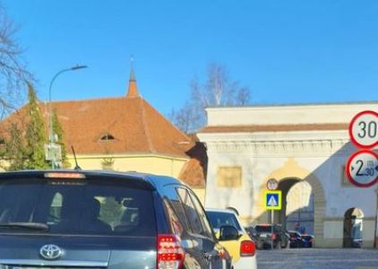 Restricții de circulație în Șchei, pentru semimaraton / Brașovenii, rugați să folosească RATBV 3 Restricții de circulație | MyTex.ro