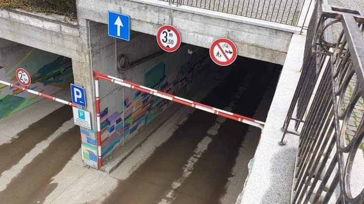 Parcare subterană din județul Brașov, închisă din cauza unor defecțiuni 1 Parcare subterană | MyTex.ro