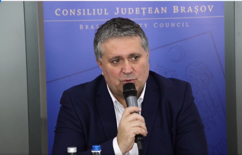 Aeroportul Braşov, program prelungit la cerere… „Întotdeauna sunt soluţii. Nu ştiu de ce se panichează lumea” 12 Aeroportul Braşov | MyTex.ro
